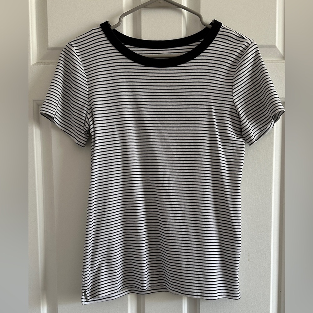 Old Navy Black and White Striped Short Sleeve Tee